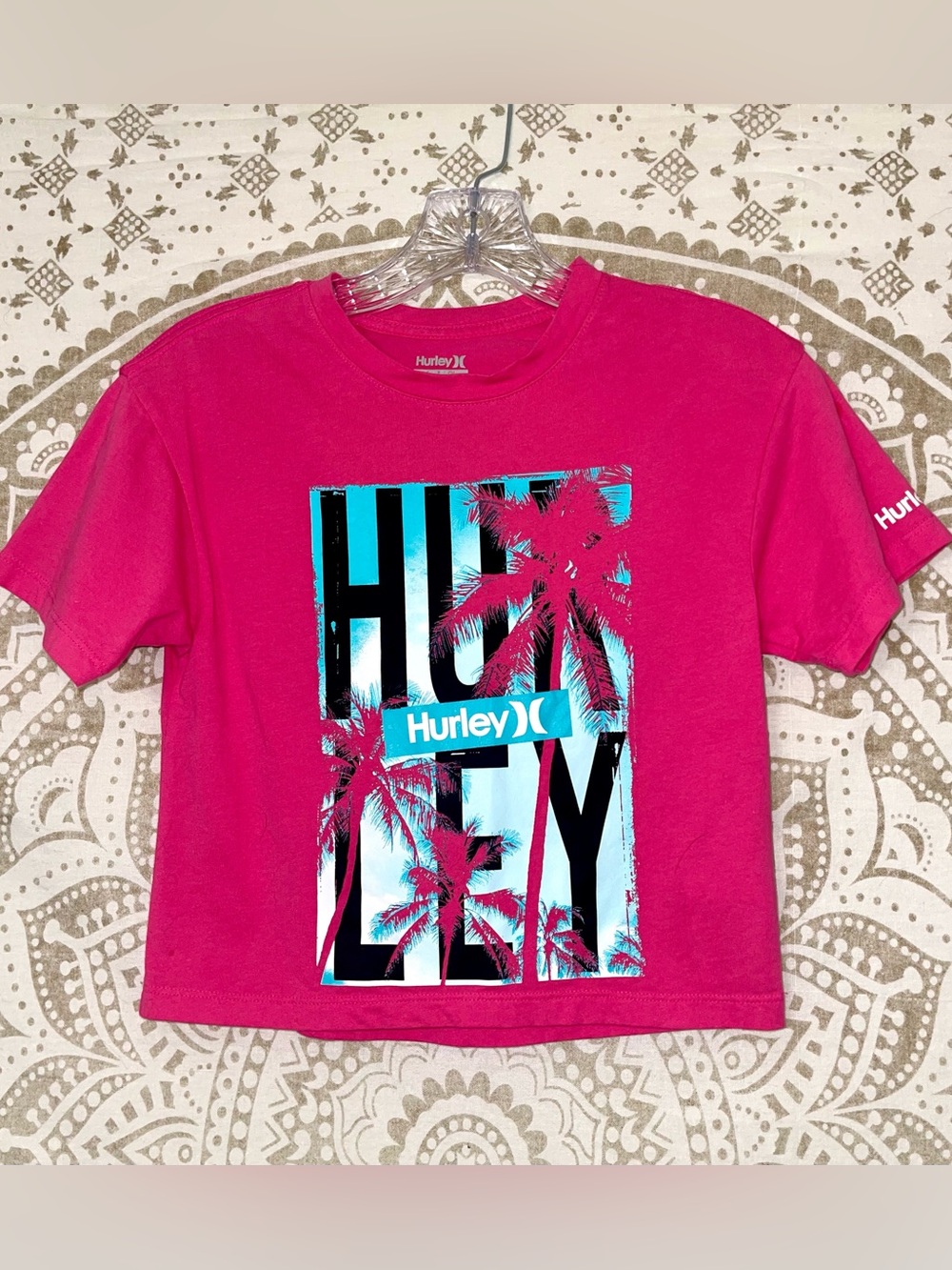 "HURLEY" GIRLS CUTE PINK SHORT SLEEVE TOP WITH GRAPHICS, SIZE SMALL (8-10)